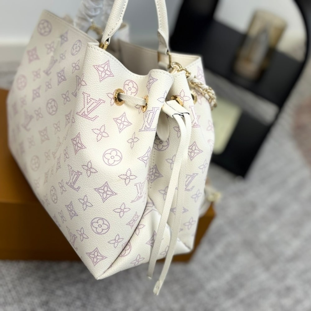 Louis Vuitton Bella Tote Mahina Leather Bucket Bag Dream Cream 32Cm M15116 - Image 4