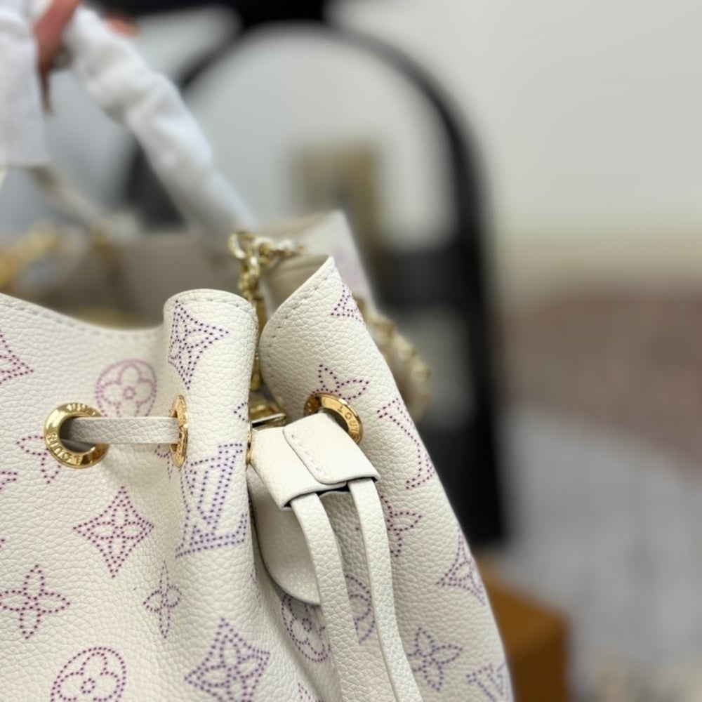 Louis Vuitton Bella Tote Mahina Leather Bucket Bag Dream Cream 32Cm M15116 - Image 8