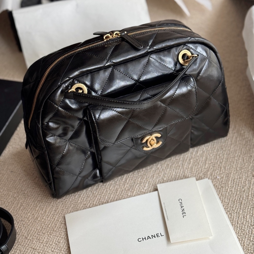Chanel 24A Maxi Shiny Crumpled Leather Bowling Bag Black 34cm - Image 2