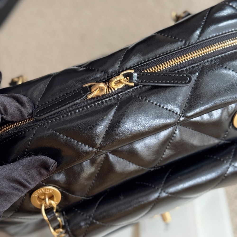 Chanel 24A Maxi Shiny Crumpled Leather Bowling Bag Black 34cm - Image 3