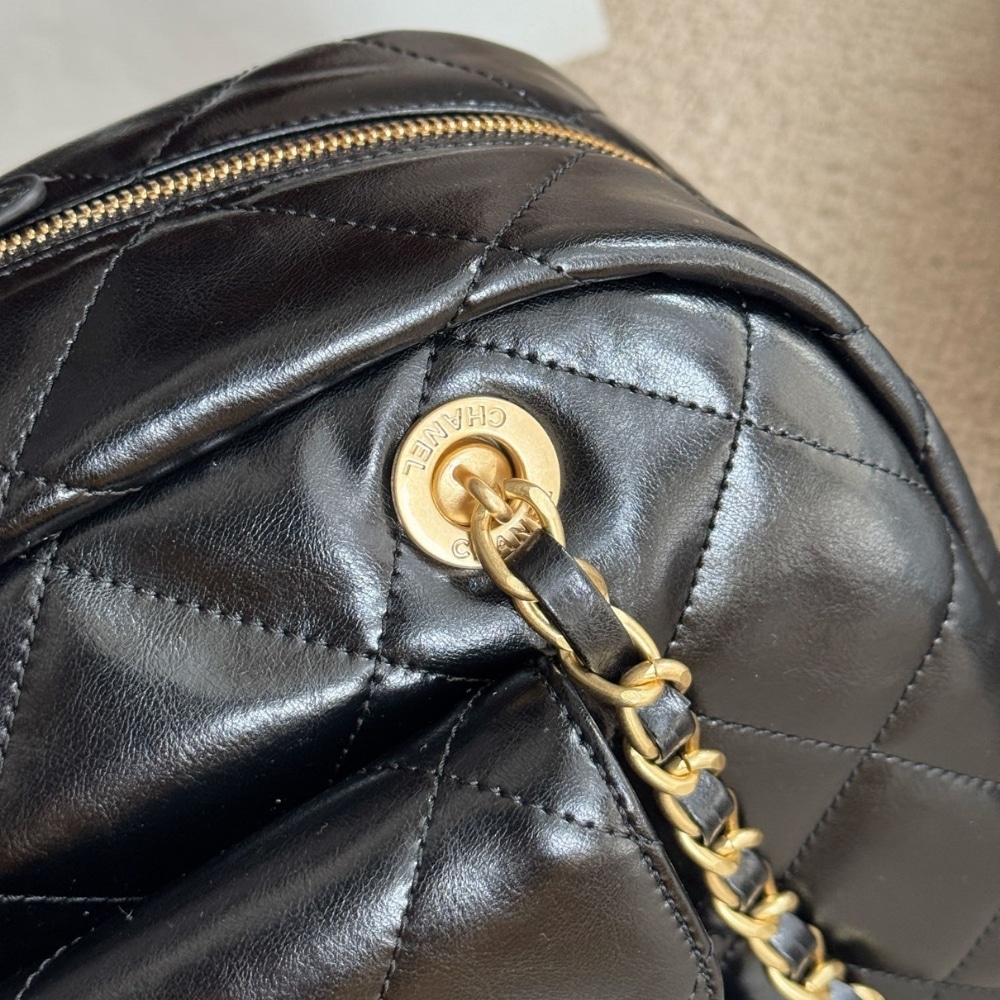 Chanel 24A Maxi Shiny Crumpled Leather Bowling Bag Black 34cm - Image 7
