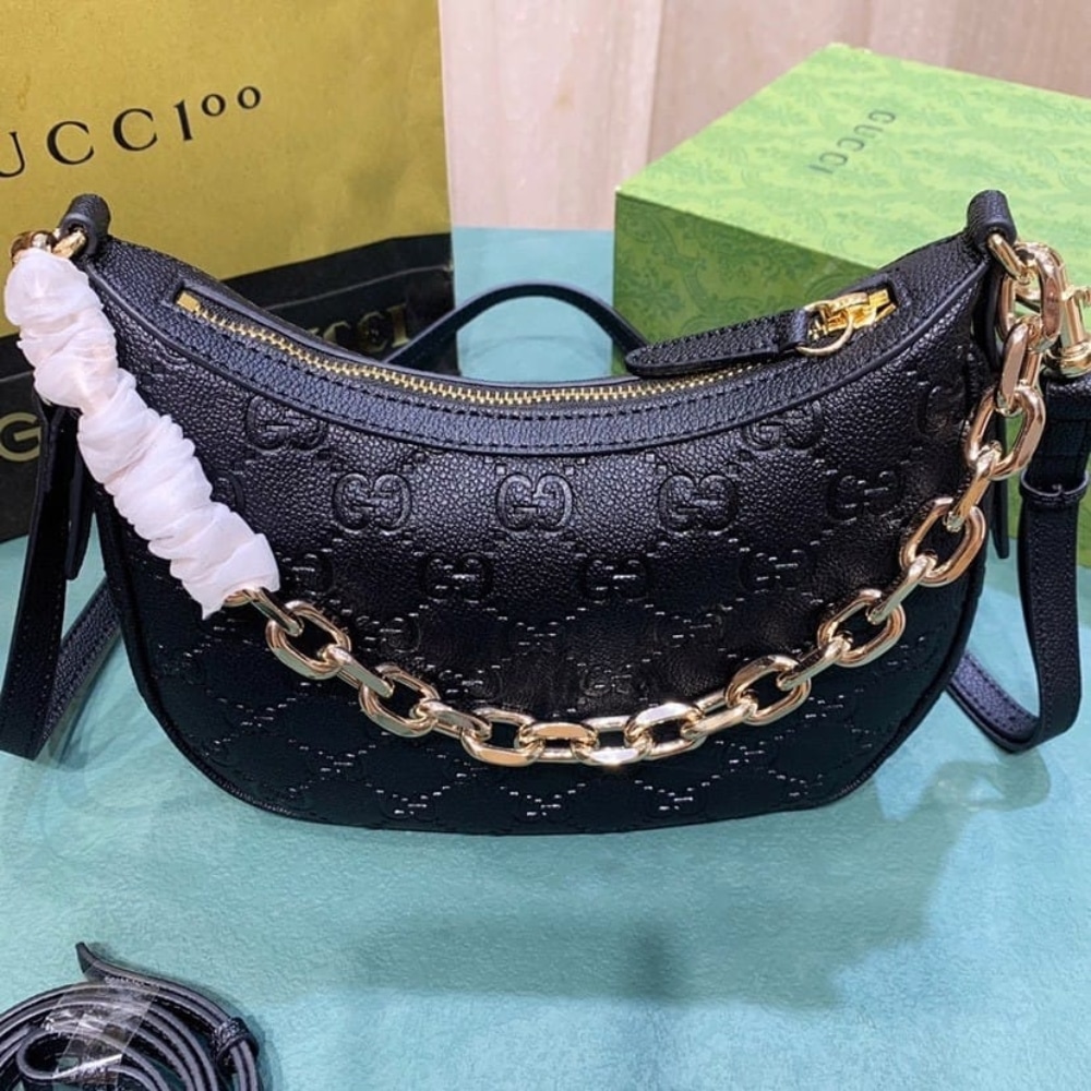Gucci GG Emblem Small Grained Leather Shoulder Bag Black 23Cm 815409 Aaeem 1000 - Image 4