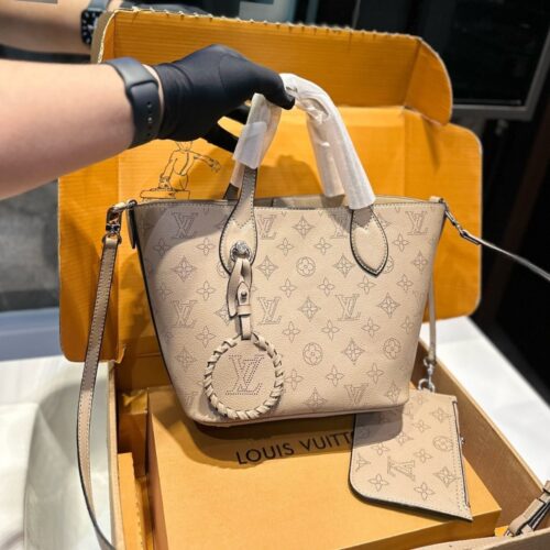 Alternative view of Louis Vuitton Blossom Mahina Leather Handle Bag Beige 21Cm