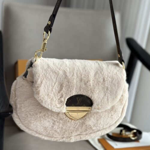 Alternative view of Louis Vuitton Sunset LV Ski Cozygram Shoulder Bag Cream 27Cm M12097