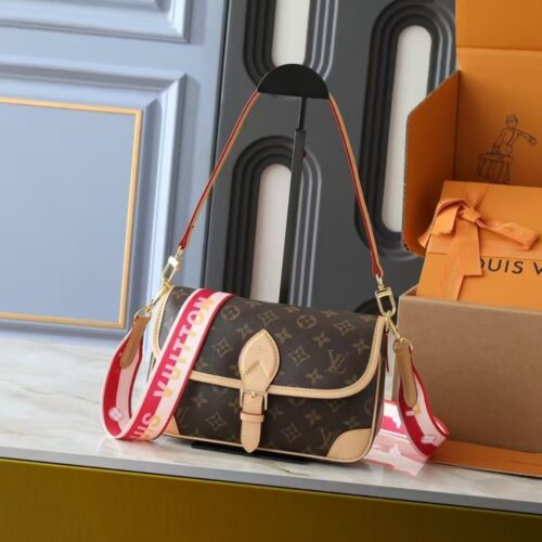 Alternative view of Louis Vuitton Diane Monogram Canvas Shoulder Bag Fuchsia Pink 24Cm M46049