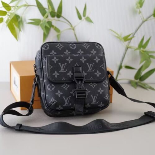Alternative view of Louis Vuitton Getaway Monogram Eclipse Messenger Bag Black 20Cm M12518