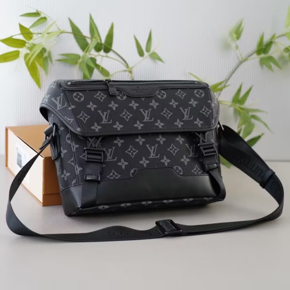 Louis Vuitton Voyager Monogram Eclipse Messenger Bag Black 28Cm - Image 2