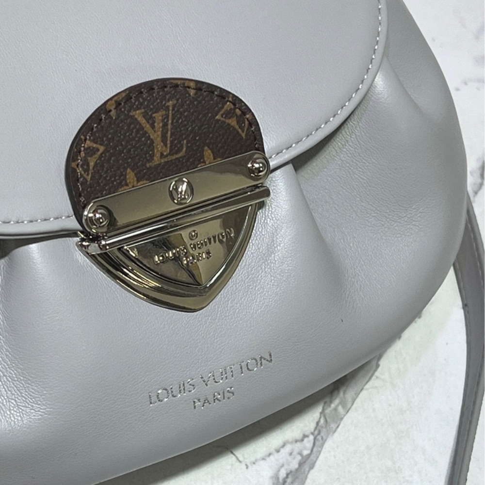 Louis Vuitton Sunset Vibe LV Vibe Shoulder Bag Grey 27Cm - Image 5