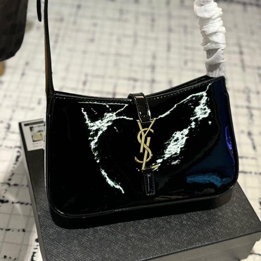 Saint Laurent Le 5 A 7 Patent Leather Hobo Bag Black 25Cm 657228B870W1000 - Image 2