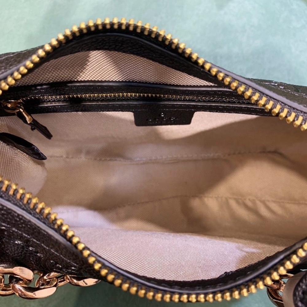 Gucci GG Emblem Small Grained Leather Shoulder Bag Black 23Cm 815409 Aaeem 1000 - Image 9