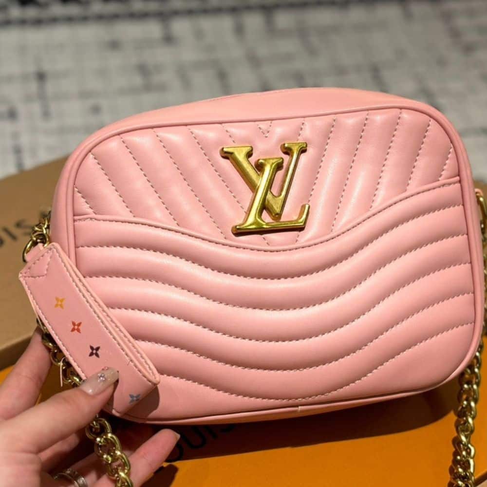 Louis Vuitton Wave Leather Camera Bag Pink 23Cm - Image 2