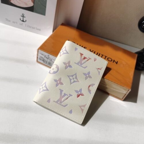 Alternative view of Louis Vuitton Passport Cover Dream Beige 14Cm M25917