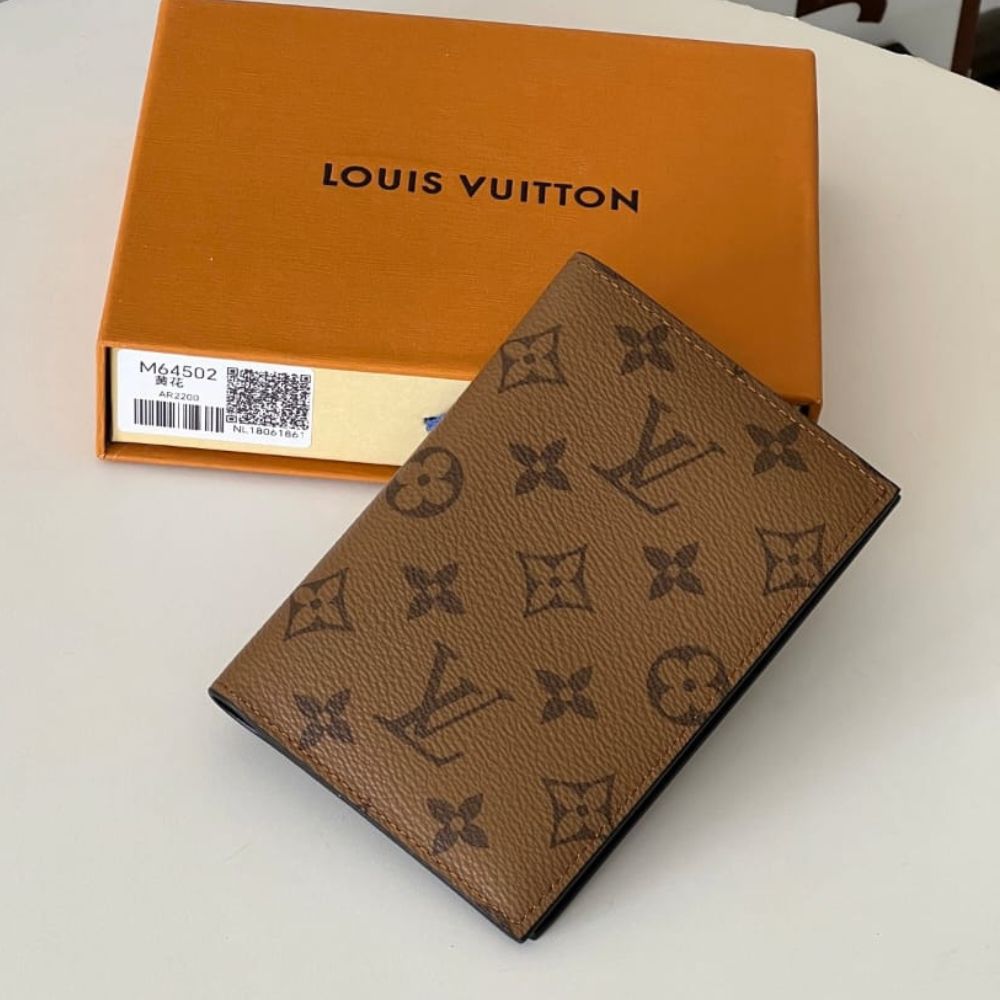 Louis Vuitton Passport Cover Monogram Reverse 14Cm M26571 - Image 3