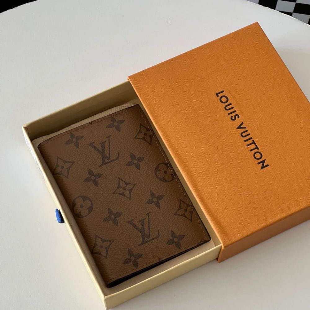 Louis Vuitton Passport Cover Monogram Reverse 14Cm M26571 - Image 4