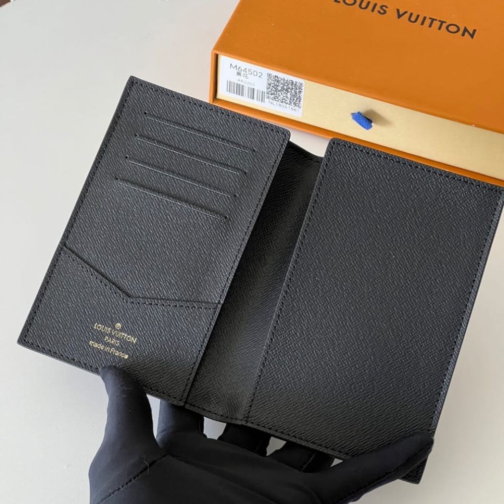 Louis Vuitton Passport Cover Monogram Reverse 14Cm M26571 - Image 6