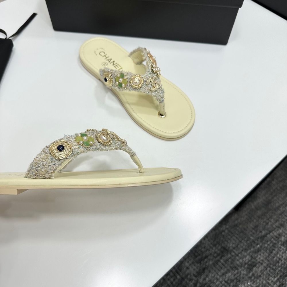 Chanel Thong Jewel Embellished Cream - Image 3