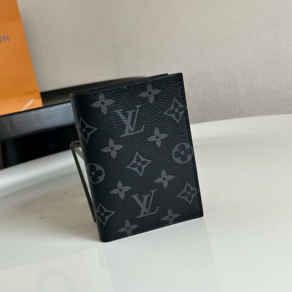 Louis Vuitton Passport Cover Monogram Eclipse Black 14Cm M64501 - Image 2
