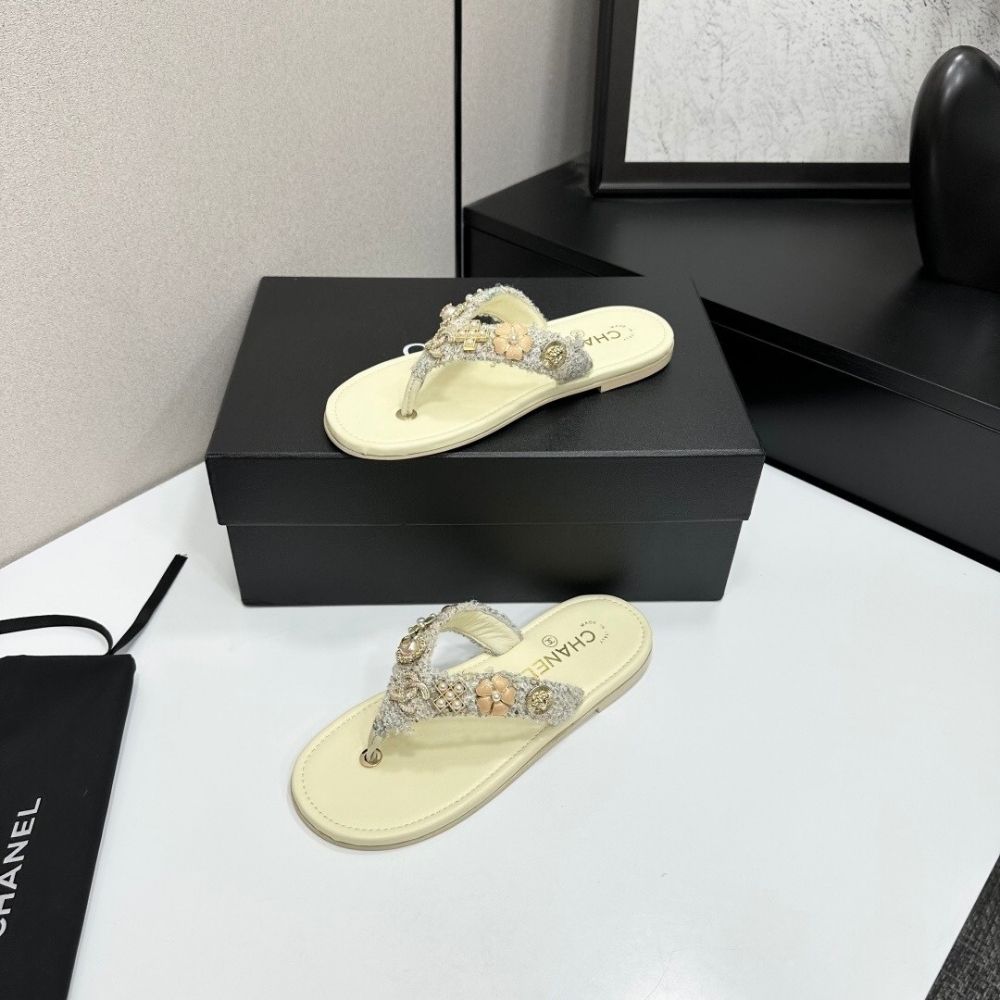 Chanel Thong Jewel Embellished Cream - Image 5