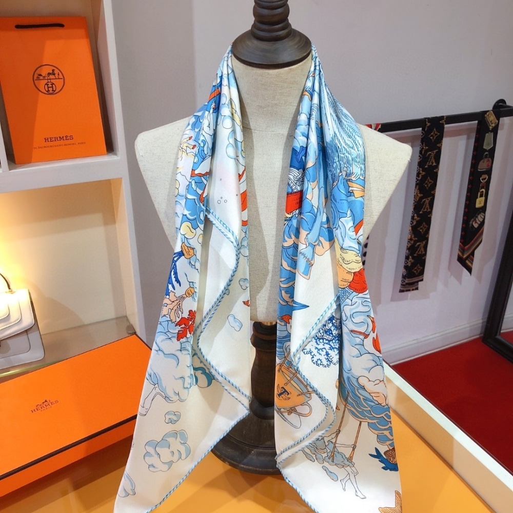 Hermes Sur Mon Nuage Silk Twill Scarf White 90cm H003900S 05 - Image 5