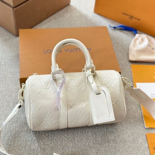 Alternative view of Louis Vuitton Keepall Bandoulière Monogram Handbag Full Moon 25Cm M24434