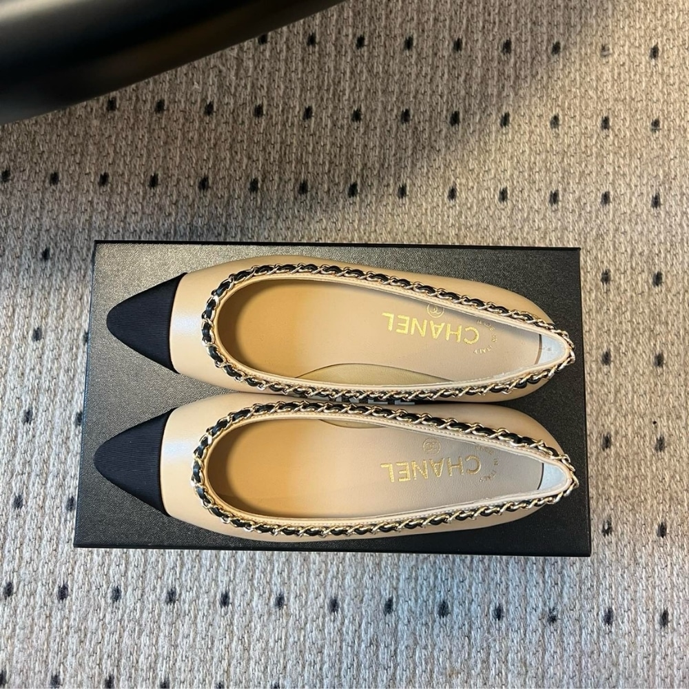 Chanel Ballerina Flat With Chain Smooth Leather And Fabric Beige And Black - Image 3