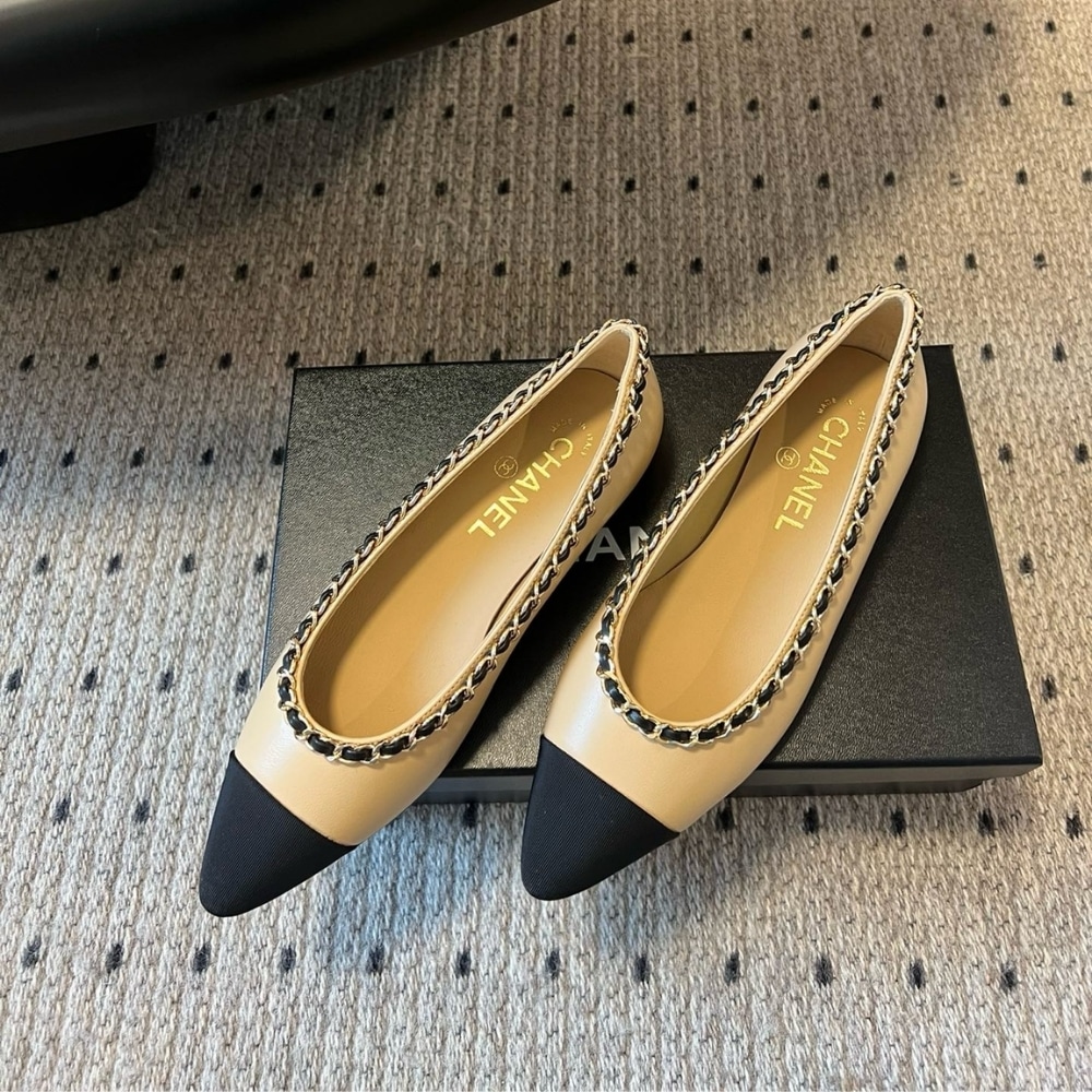 Chanel Ballerina Flat With Chain Smooth Leather And Fabric Beige And Black - Image 5