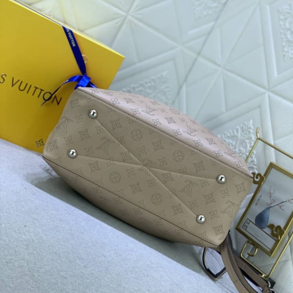 Louis Vuitton Bella Tote Mahina Leather Bucket Bag Galet Grey 32Cm M59201 - Image 4