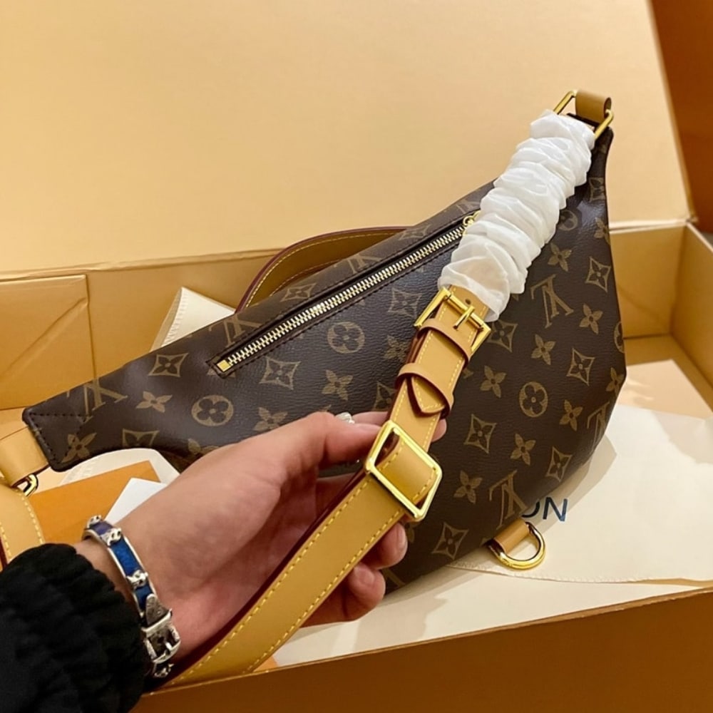 Louis Vuitton Bumbag Monogram Canvas Brown 26Cm M43644 - Image 3