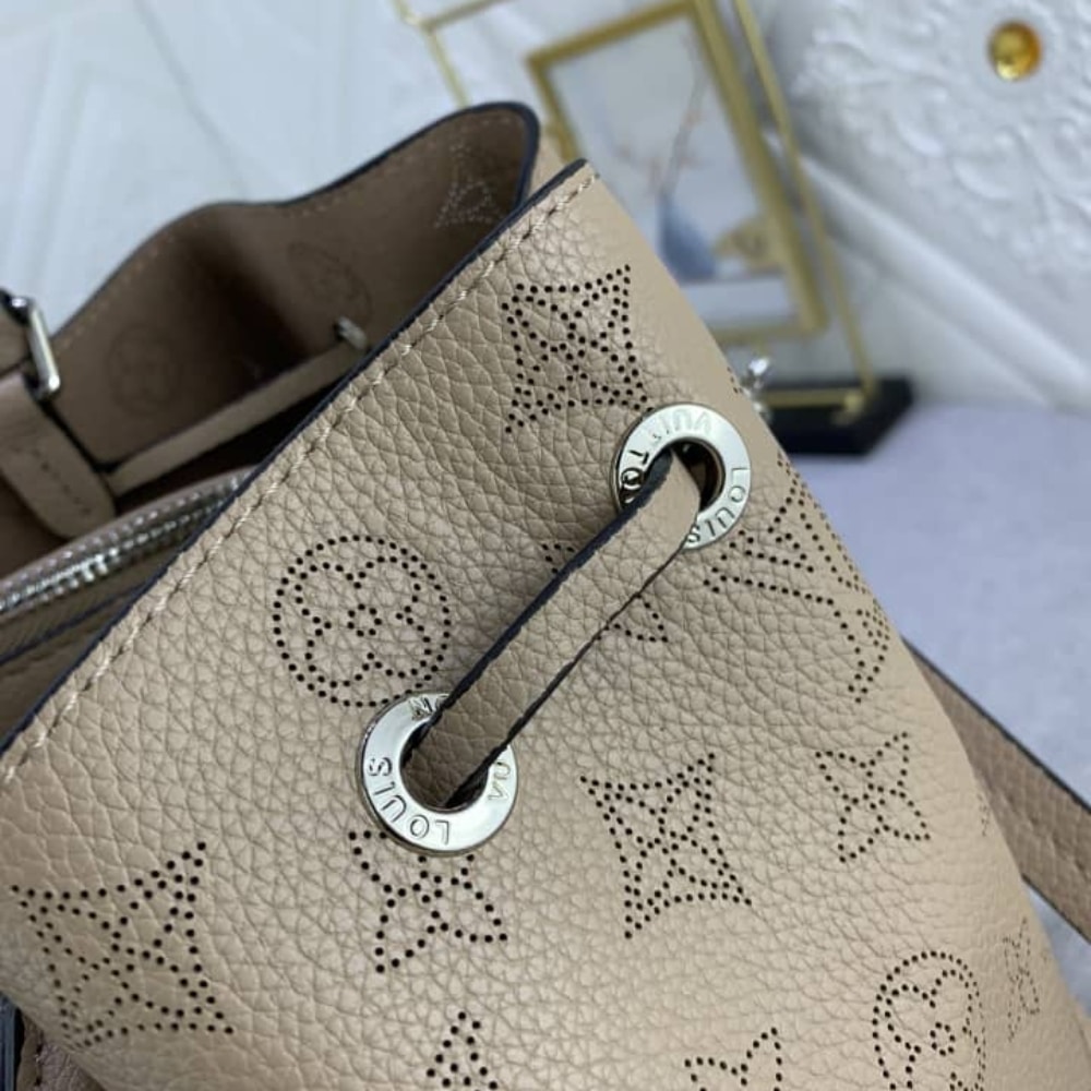 Louis Vuitton Bella Tote Mahina Leather Bucket Bag Galet Grey 32Cm M59201 - Image 7