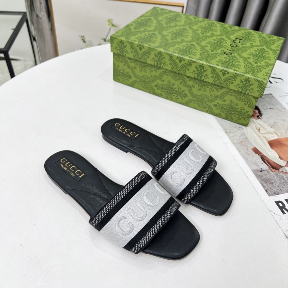 Gucci Women Slide Canvas Sandal Black And White 817564 FAECG 8843 - Image 4
