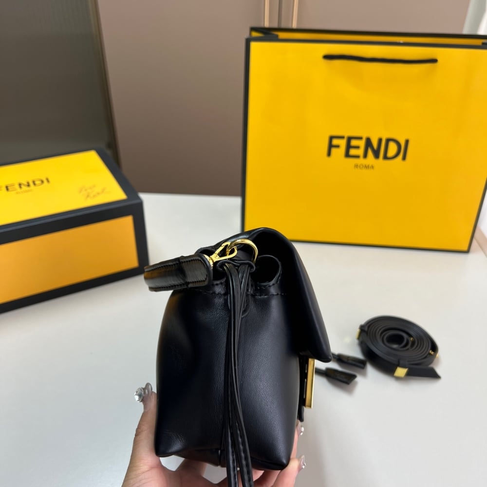 Fendi Mamma Baguette Small Leather Shoulder Bag Black 18Cm 8Bs105Abvef0Kur - Image 3
