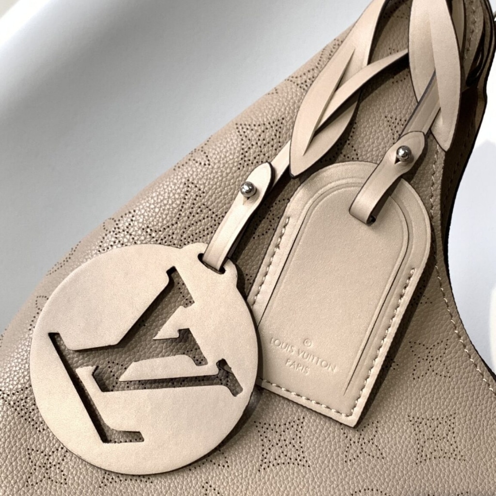 Louis Vuitton Carmel Mahina Leather Hobo Bag Galet Grey 40cm M21775 - Image 9