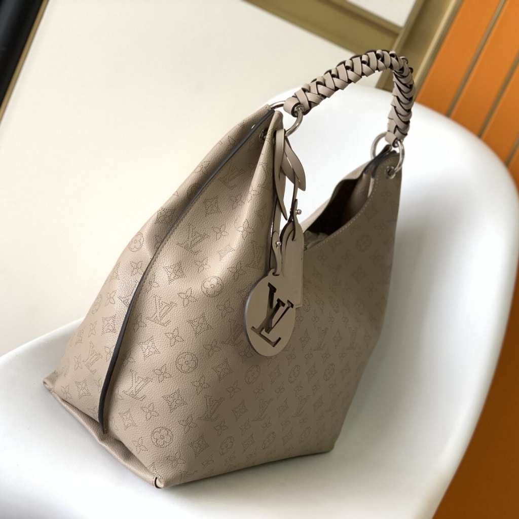 Louis Vuitton Carmel Mahina Leather Hobo Bag Galet Grey 40cm M21775 - Image 4