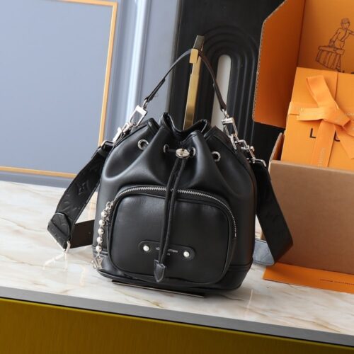 Alternative view of Louis Vuitton Noé Cargo Black 24Cm M13985
