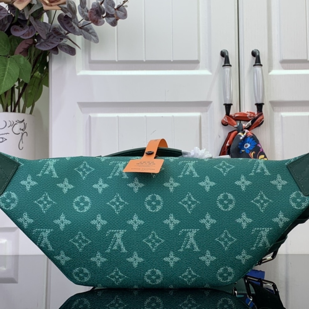 Louis Vuitton Rush Bumbag Monogram Heritage Green 30Cm M12867 - Image 3