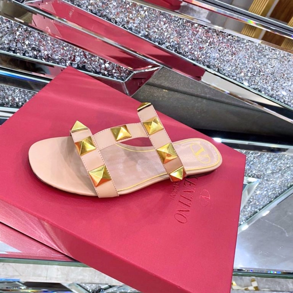 Valentino Flat Roman Stud Slide Sandal 5mm Beige 5W2S0BU9ZWM GF9 - Image 2