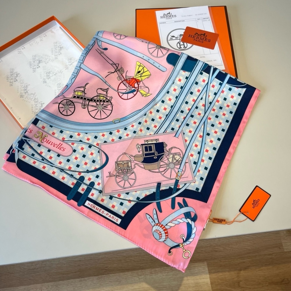Hermes Les Voitures Nouvelles Silk Twill Scarf Rose Bonbon And Blue 90cm H984108S 01 - Image 3