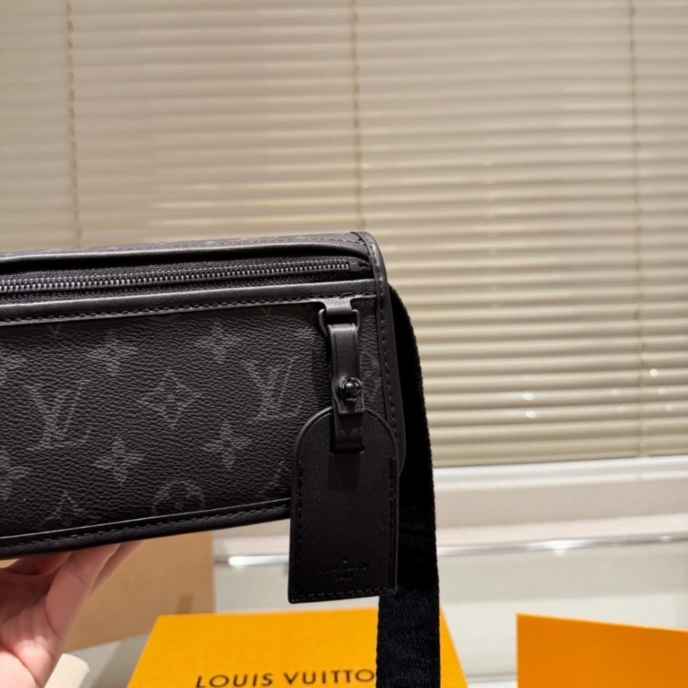 Louis Vuitton Bosphore Wearable Wallet Monogram Eclipse Canvas Crossbody Bag Black 19Cm M12599 - Image 4