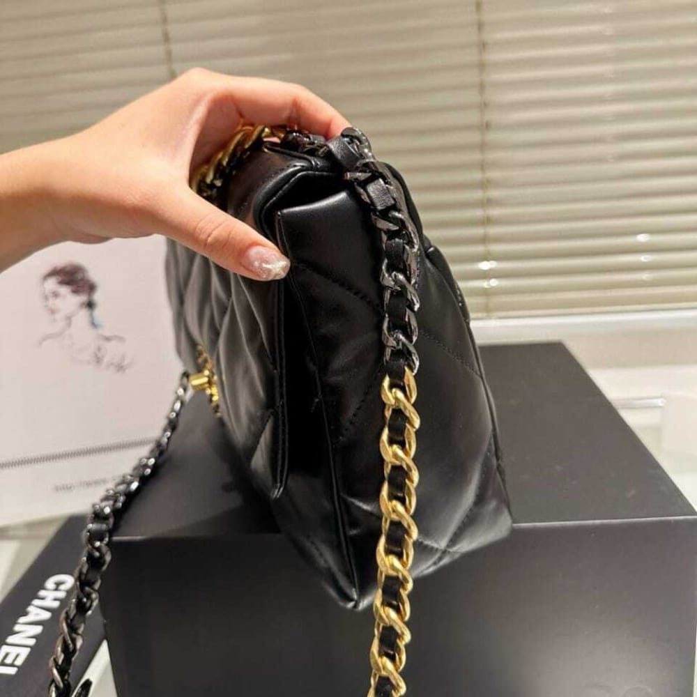 Chanel 19 Large Shiny Smooth Leather Flap Bag Black 30cm - Image 4