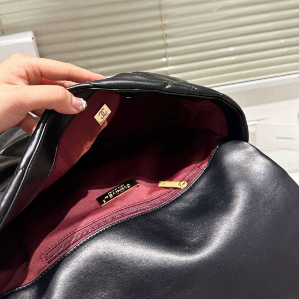 Chanel 19 Large Shiny Smooth Leather Flap Bag Black 30cm - Image 5