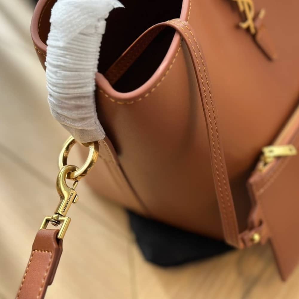 Saint Laurent Le 37 In Shiny Leather Handle Bag Brown 25Cm - Image 3
