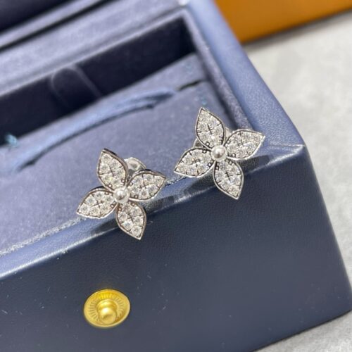 Alternative view of Louis Vuitton Idylle Blossom Stud Earings White Q96966