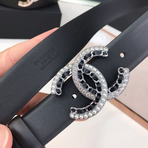 Alternative view of Chanel Cc Logo In Silver Metal And Black Leather 28Mm