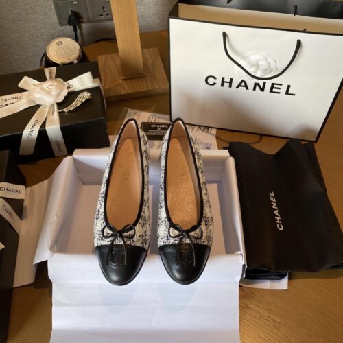 Alternative view of Chanel Ballerina Flat Tweed And Smooth Leather White Black