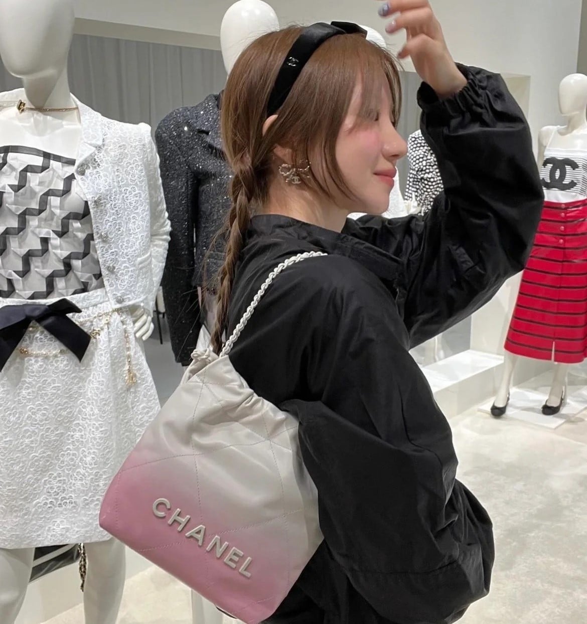Chanel 22 Mini Gradient Smooth Leather Bucket Bag Pink White 20cm - Image 4