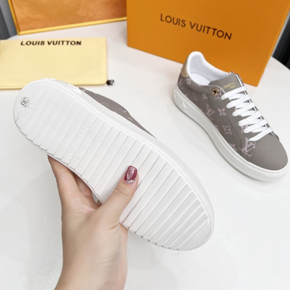 Louis Vuitton Time Out Leather Sneaker Grey 1AGUVW - Image 5