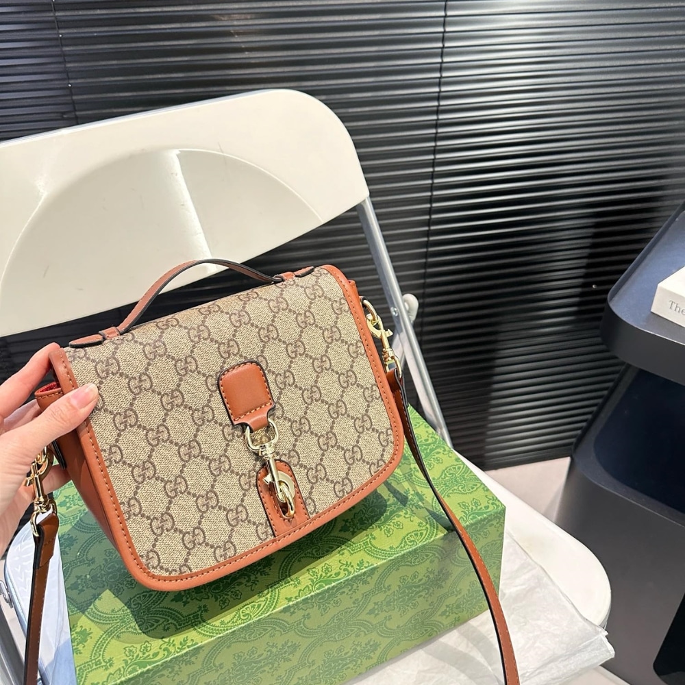 Gucci GG Emblem Mini GG Monogram Shoulder Bag Beige And Brown 20Cm 815211 Fad6L 9758 - Image 2