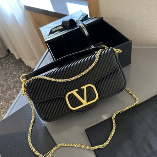 Alternative view of Valentino Garavani Locó Shoulder Bag In Black 27Cm 5W2B0K30Szg 0No