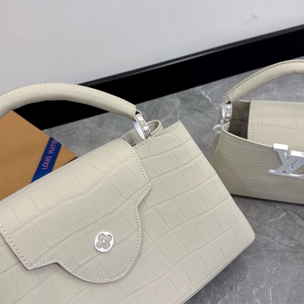 Louis Vuitton Capucines MM Leather Top Handle Bag 33cm - Image 6