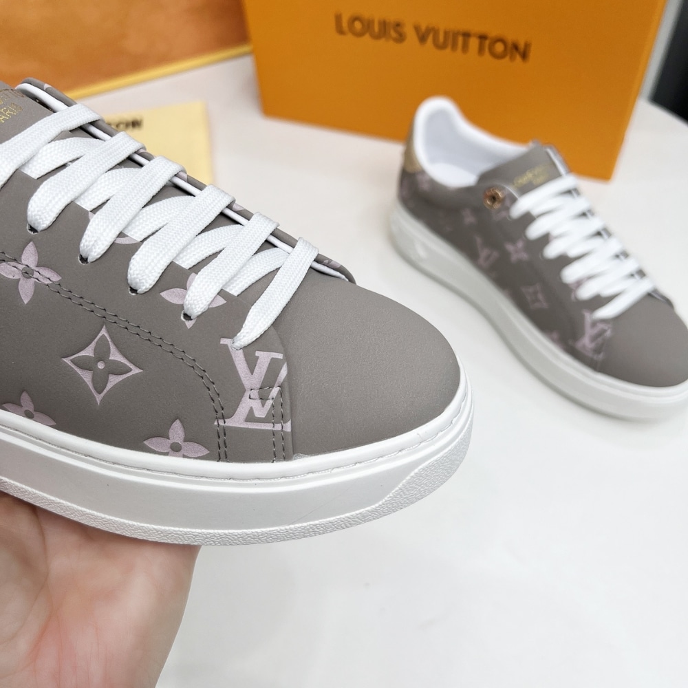 Louis Vuitton Time Out Leather Sneaker Grey 1AGUVW - Image 3